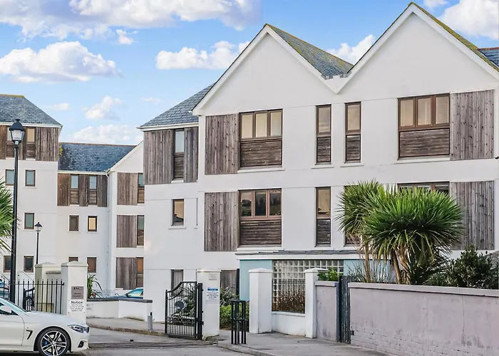 50 Bredon Court