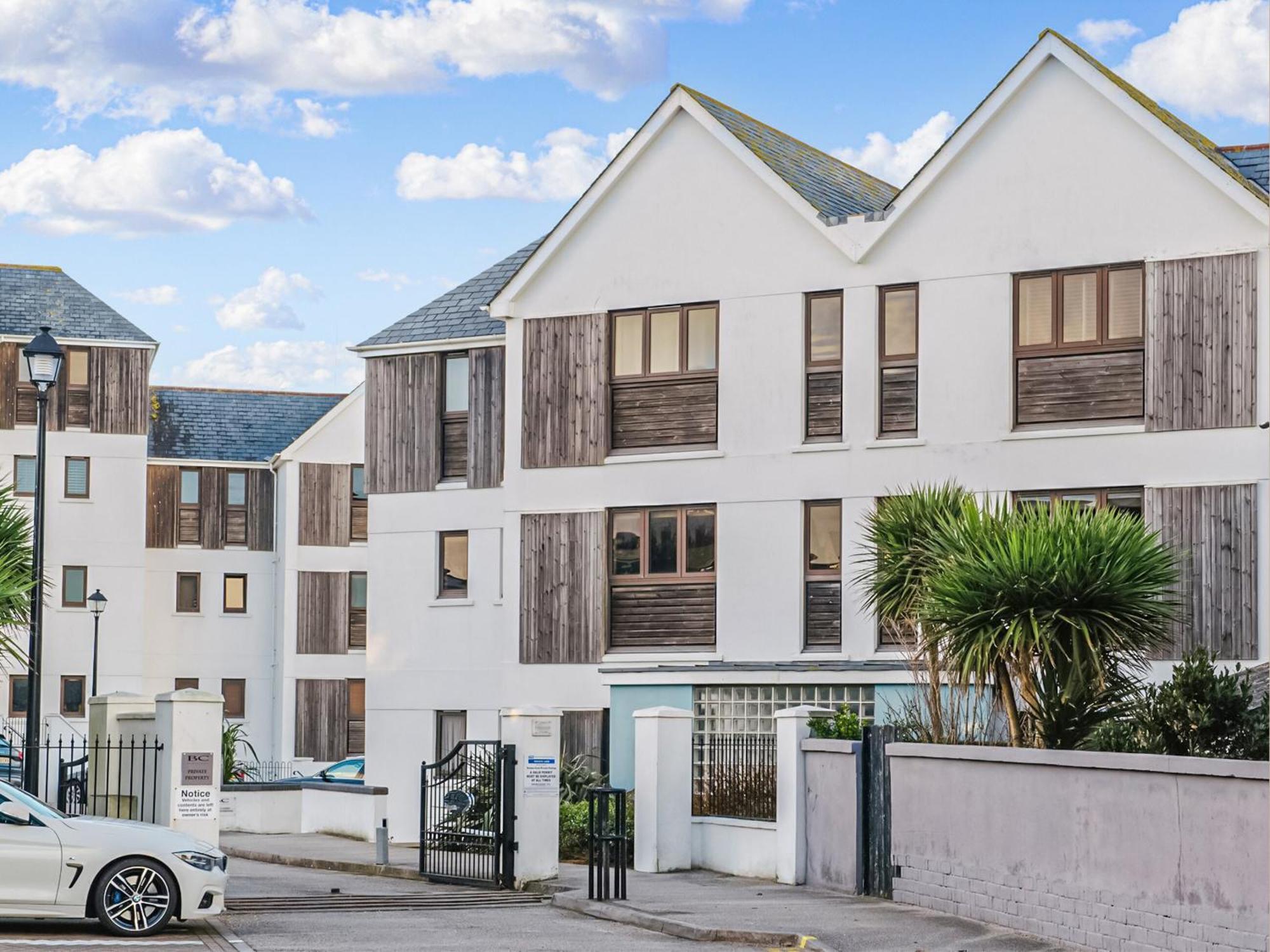 50 Bredon Court Apartment *